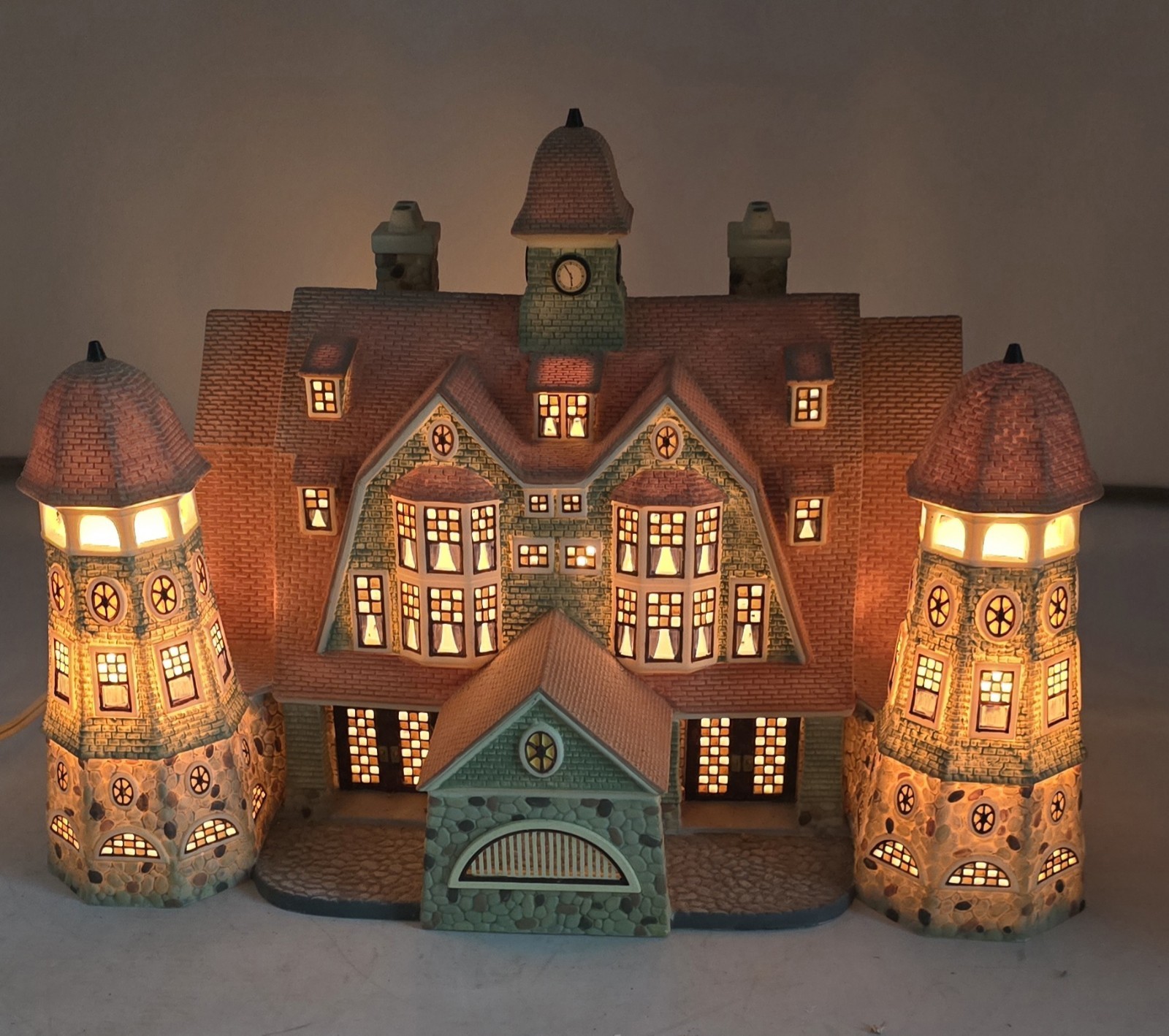 Dept. 56 Seasons Bay #53300 'Grandview Shores Hotel' Vintage 1998 First Edition