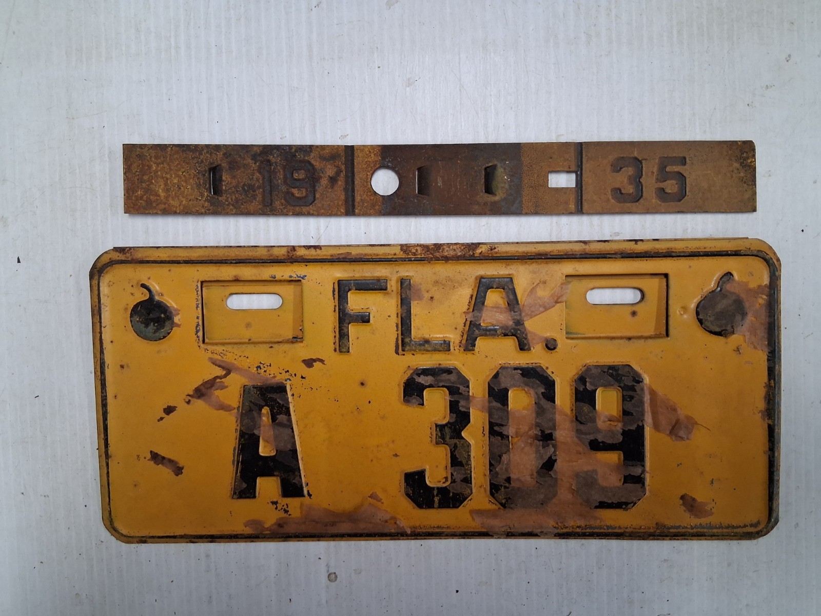 1935 Florida   License Plate Tag A prefix error with locking tab