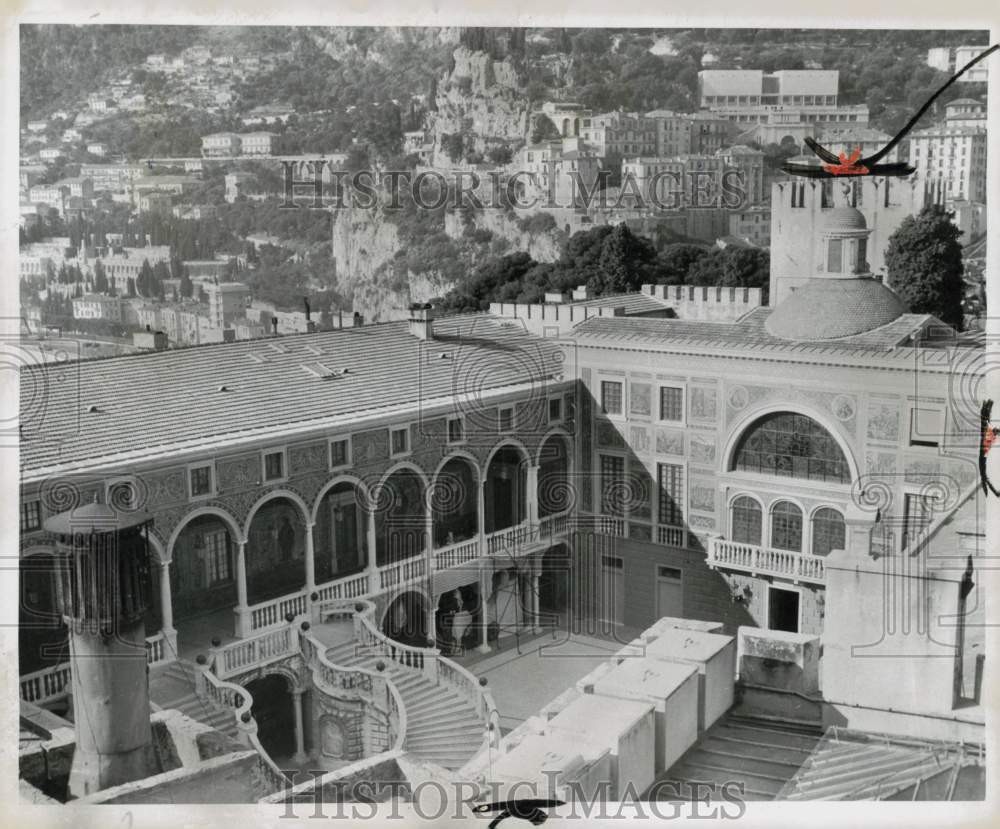 1956 Press Photo General view of the palace courtyard in Monaco - lra80699