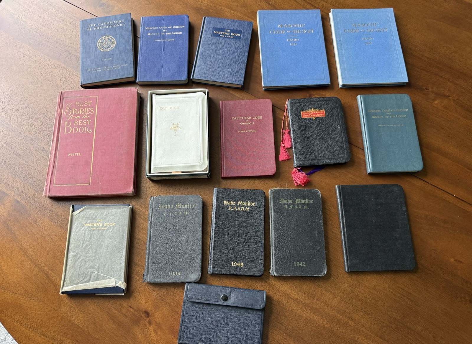 Masonic Vintage Lot Of 16 Books (Pictures For Condition & Age) Masonic Vintage Lot Of 16 Books (Pictures For Condition & Age)