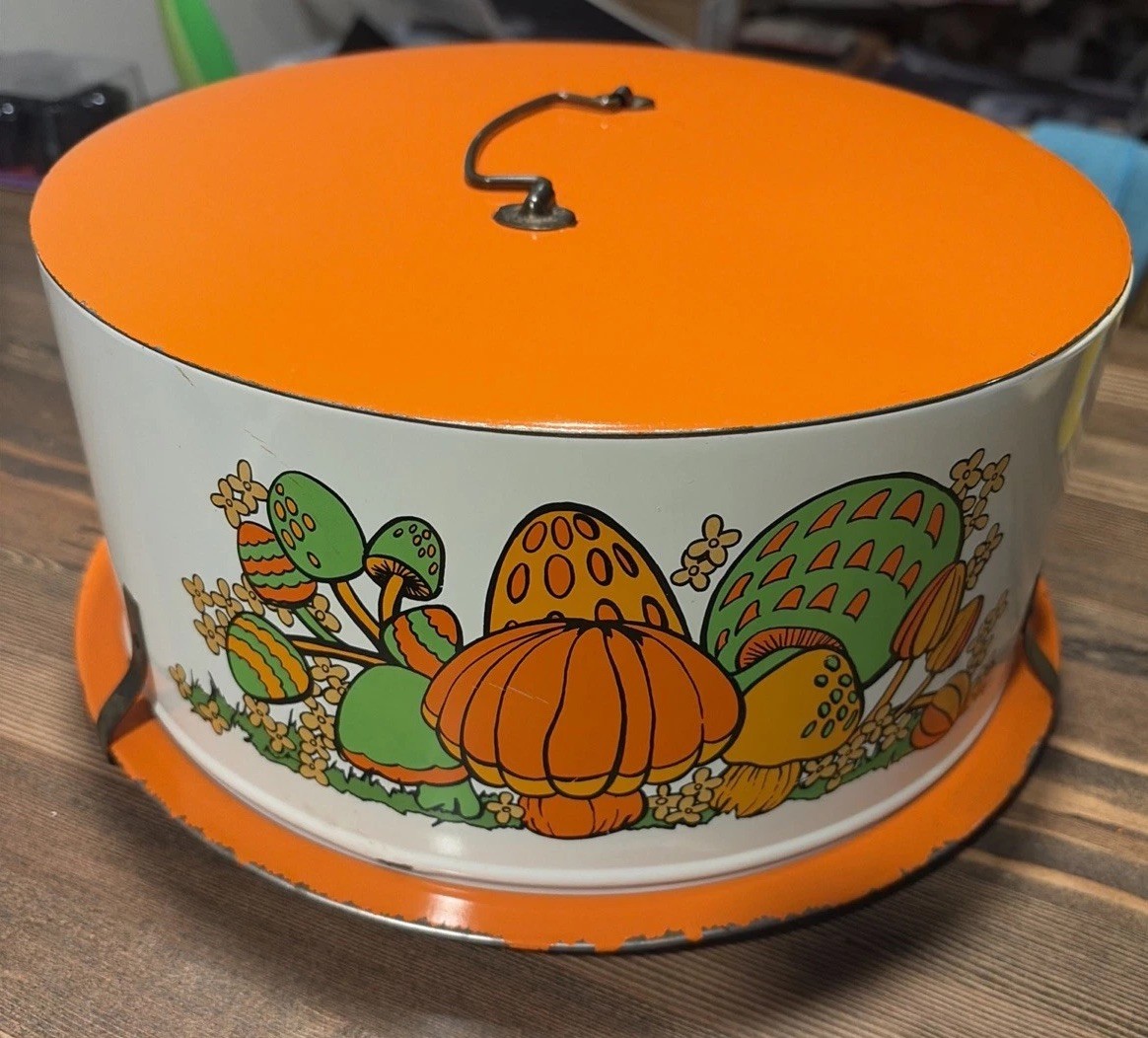 Vintage Cake Tin Ballonoff Decoware or Brilliant in Cleveland, Ohio.