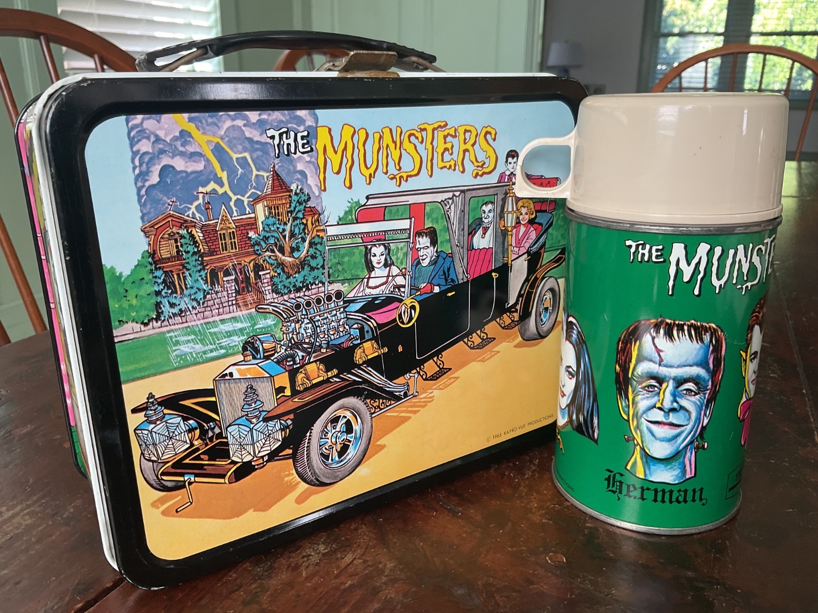 VINTAGE THE MUNSTERS LUNCHBOX AND THERMOS