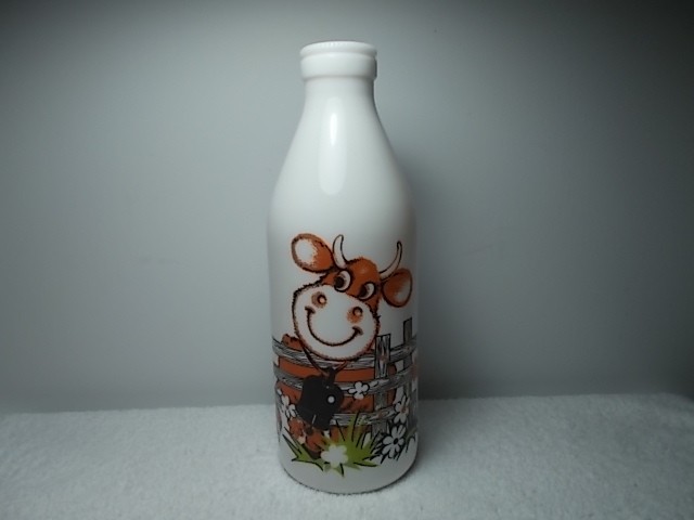 Vintage Egizia White Glass Happy Cow 10\