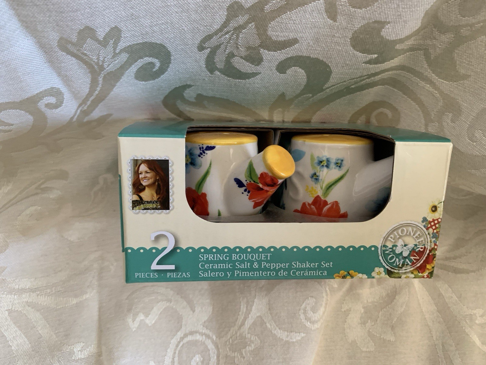 Pioneer Woman 💐 Spring Bouquet Salt & Pepper Shaker Set Flower Floral Ceramic Pioneer Woman 💐 Spring Bouquet Salt & Pepper Shaker Set Flower Floral Ceramic