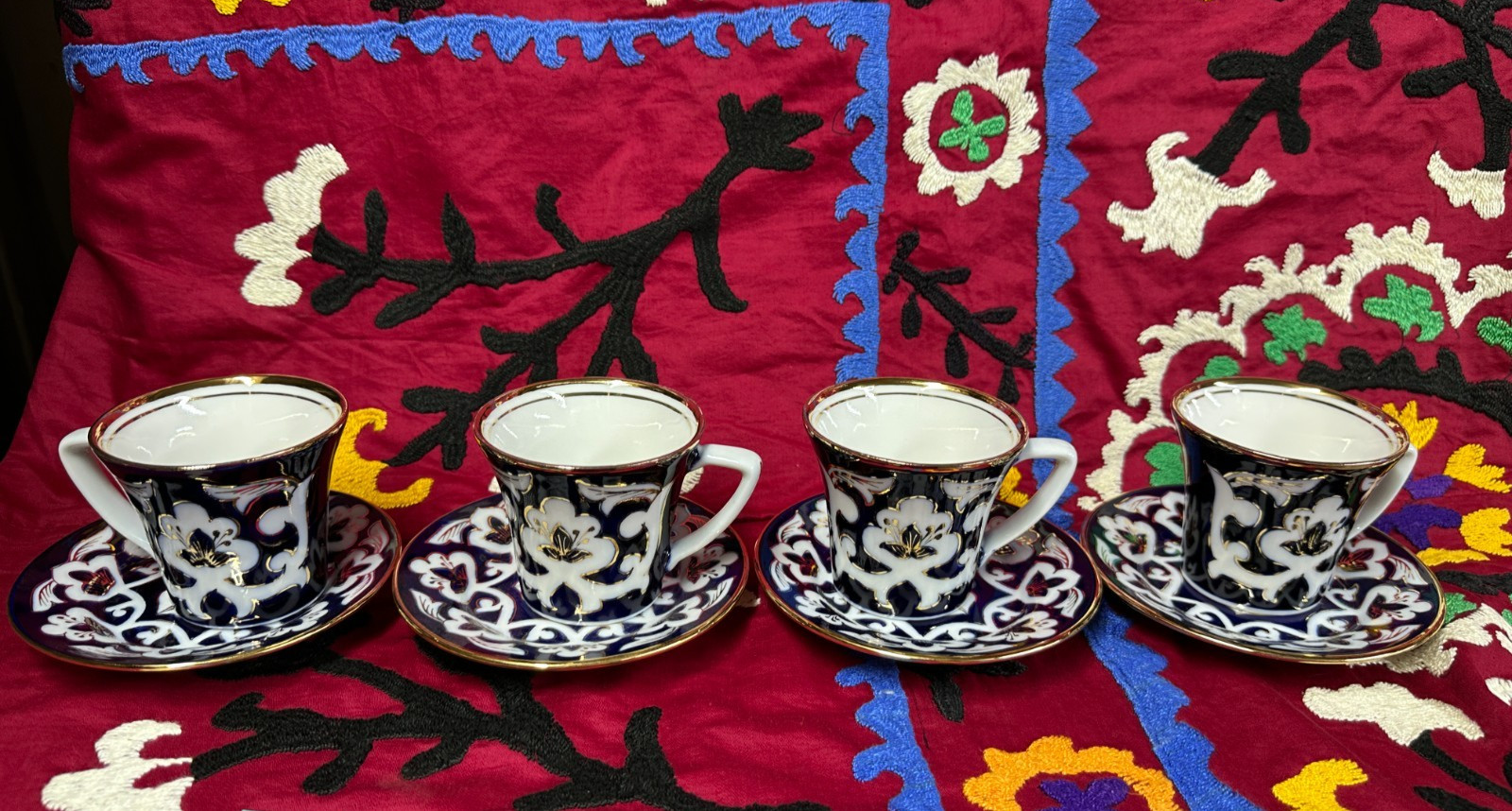 Set of 4 Uzbek Ceramic Cups & Saucers - Blue & White with Golden Rim