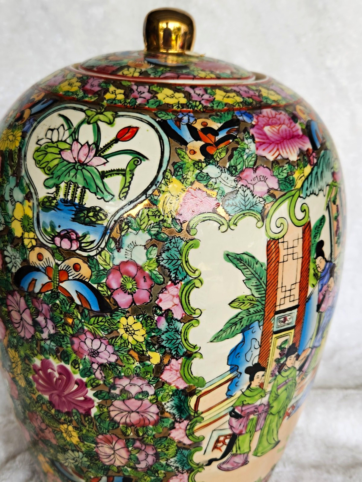 Chinese Porcelain Lidded Ginger Jar Vase Floral & Figural Court Scene Mark