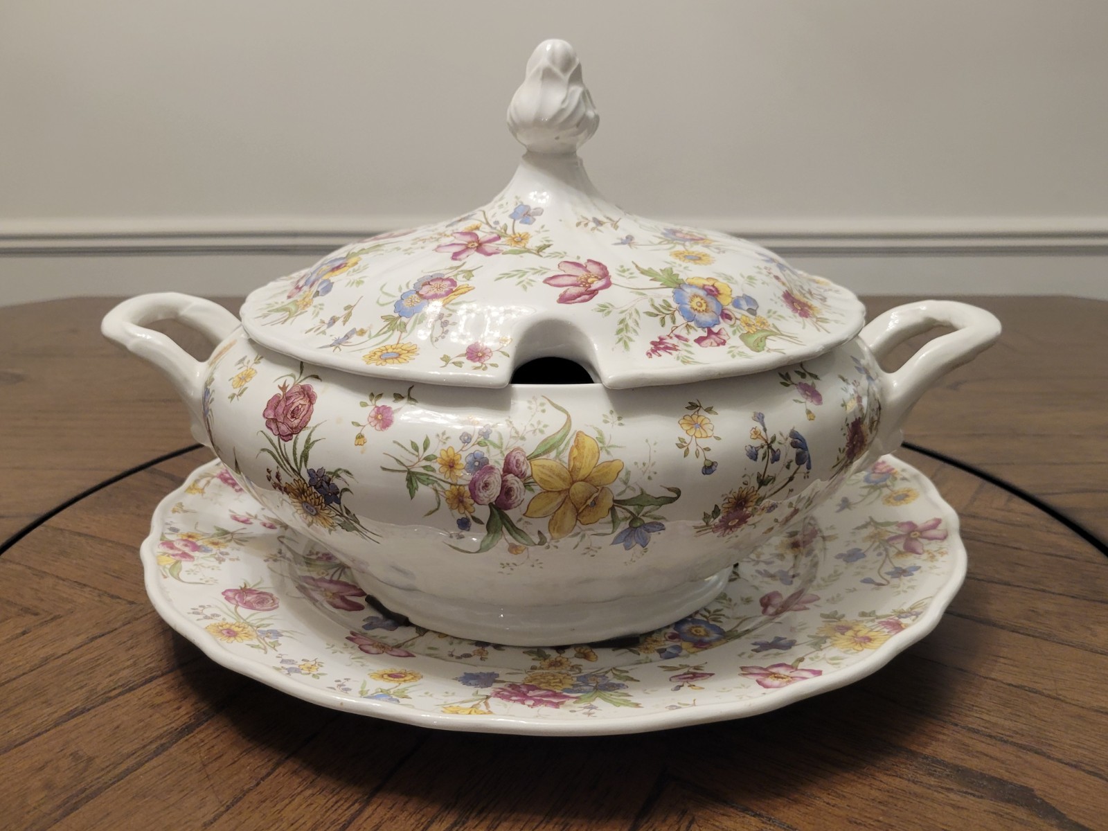 Vintage Diamondstone Laveno Soup Tureen and Under-plate Floral Design, Italy Vintage Diamondstone Laveno Soup Tureen and Under-plate Floral Design, Italy