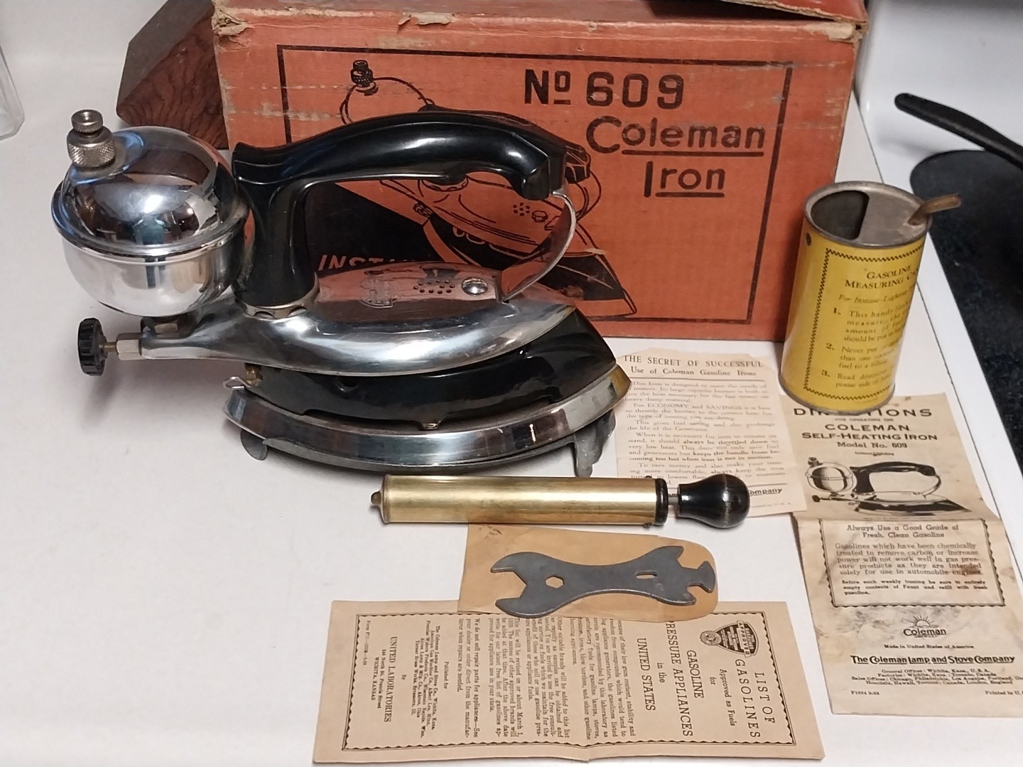 1938 Coleman Iron No.609 Instant Lite Manuals Pump, Gas Can, Box