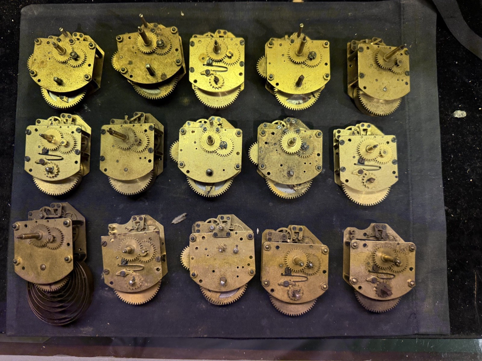 (B140) lot of 15 Vintage clock movements. Small German Movements.