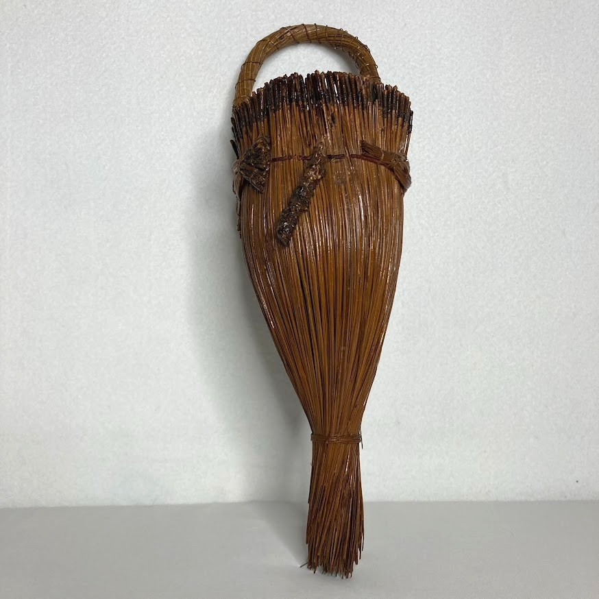 RARE Wall Pocket Long Leaf Pine Needle Basket Cone Primitive VTG 16in Hanger