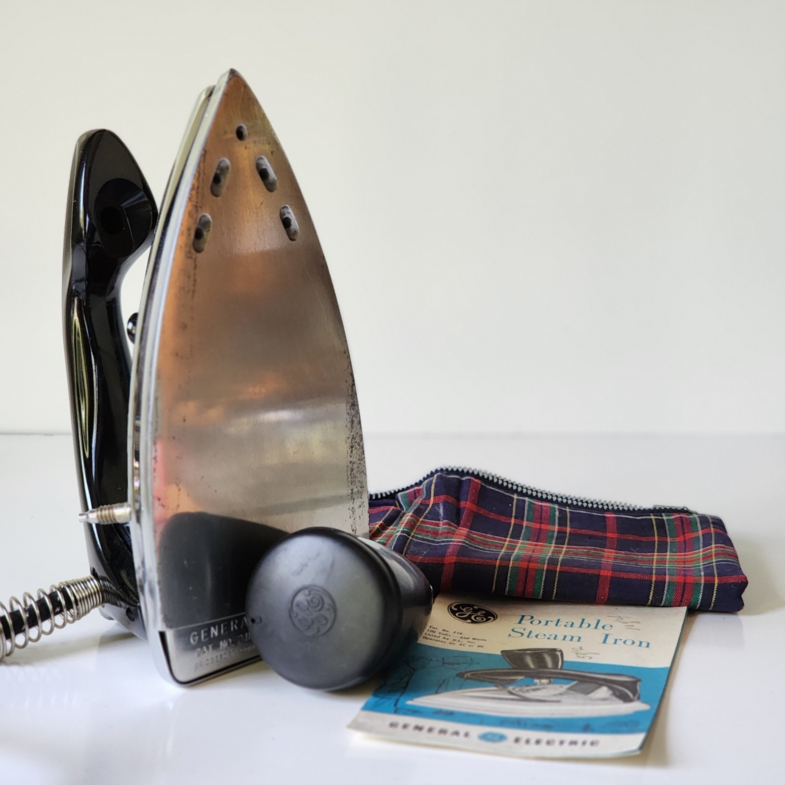 Vintage General Electric Travel Steam Iron F19 Works Bulb Box Paperwork Retro 