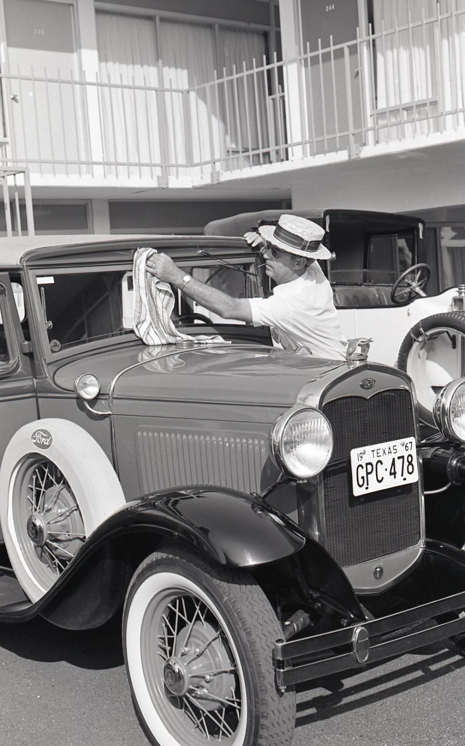 sl47 Negative 1960\'s Waco Texas  Ford Model A Man Hat Motel 316a