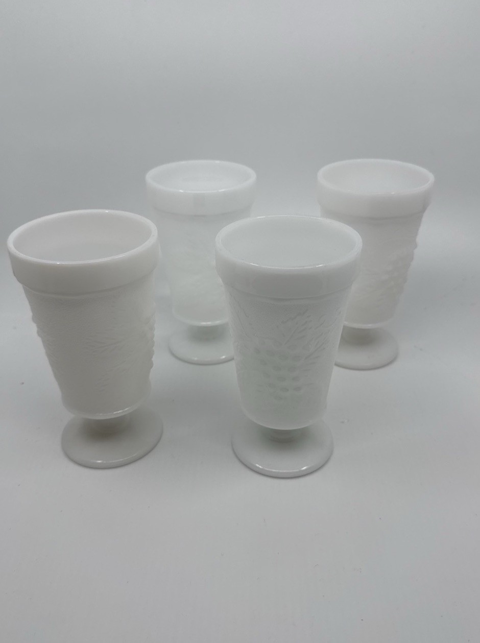 Vintage Set Of 4 Indiana Colony Harvest Grape Cluster Milk Glass Footed Tumblers