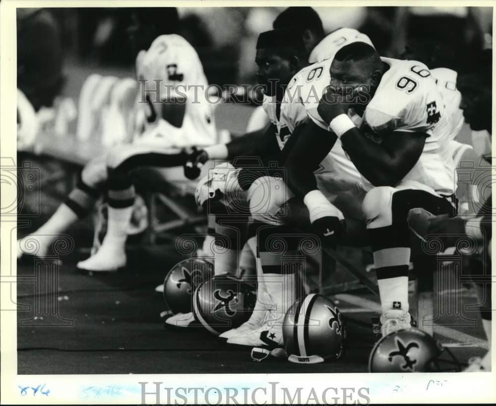 1990 Press Photo Saints\' Michael Simmons during last moments of 4th quarter