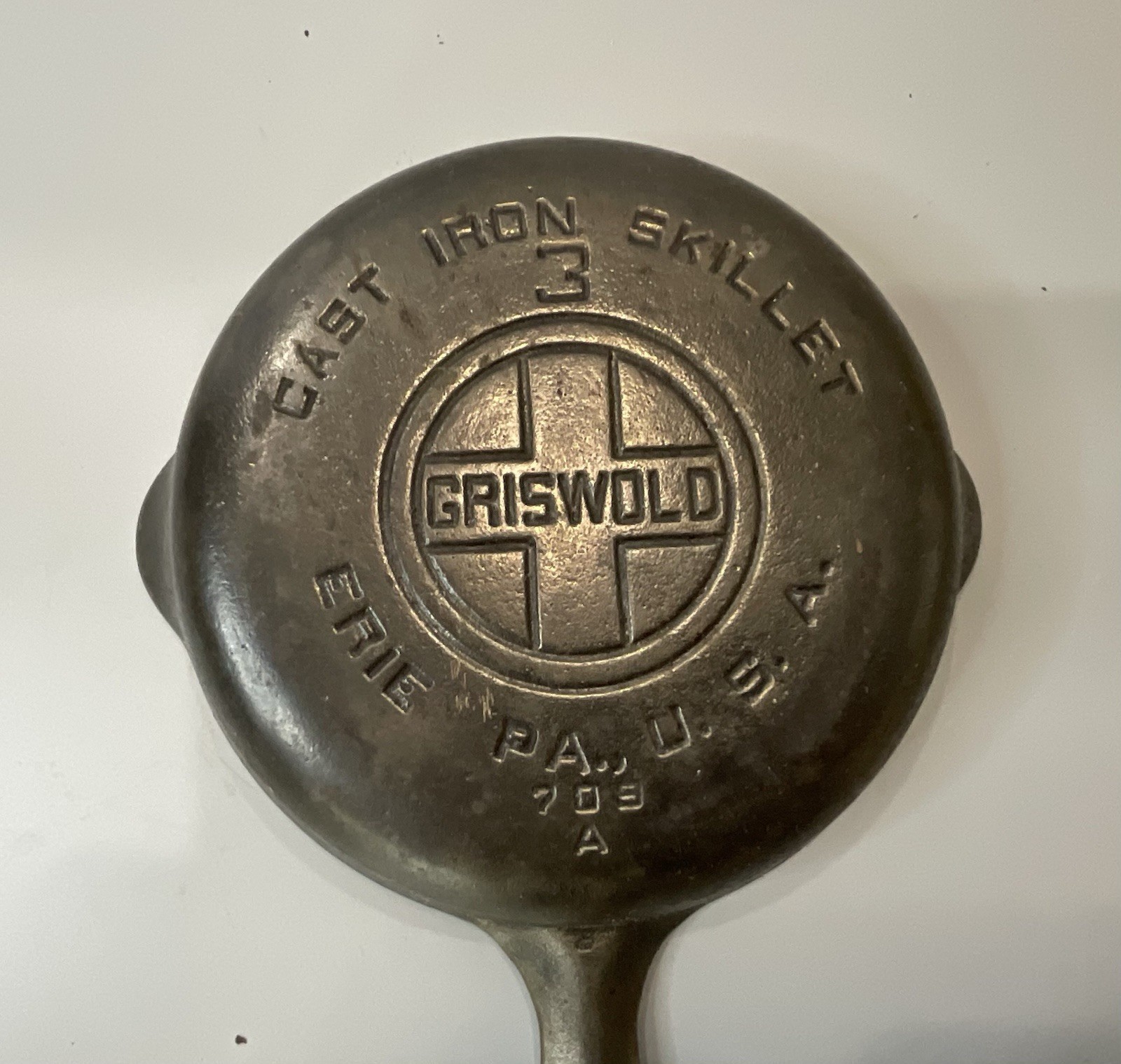 Griswold #3 Vintage Cast Iron Skillet 709 A Big Block Logo GREAT CONDITION