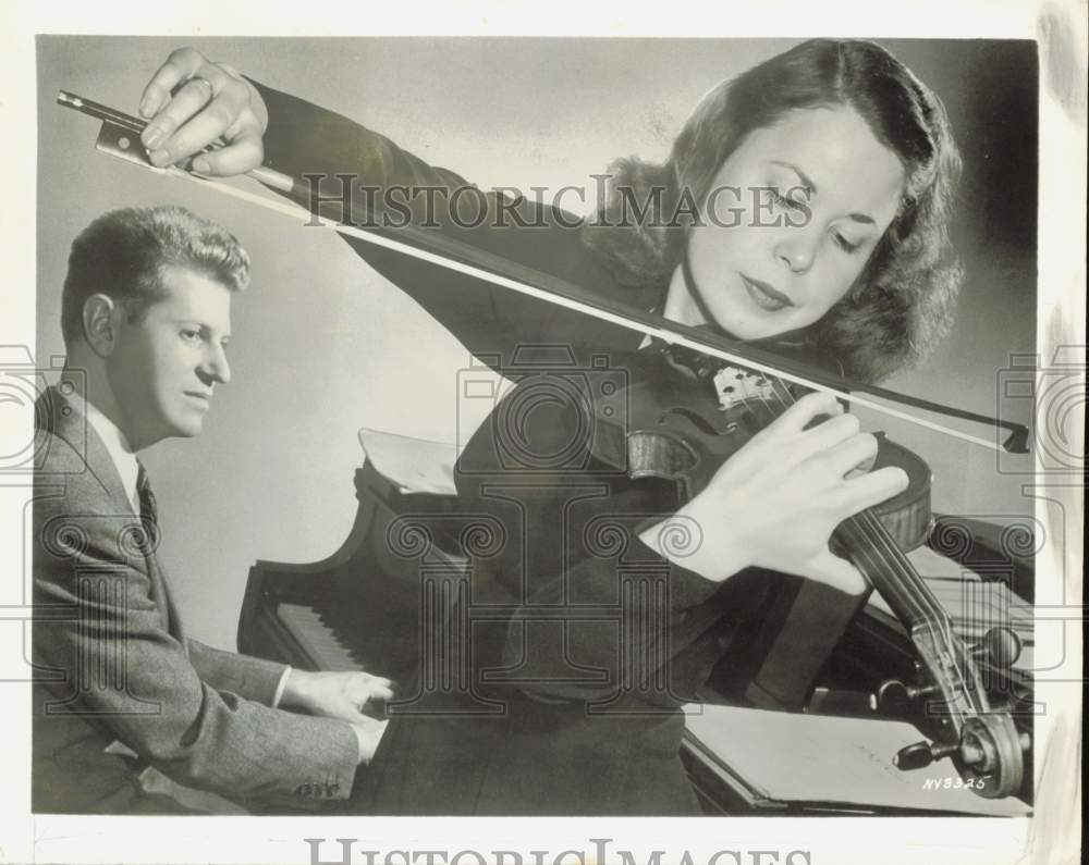 1949 Press Photo Carroll Glenn plays the violin as husband Eugene plays piano