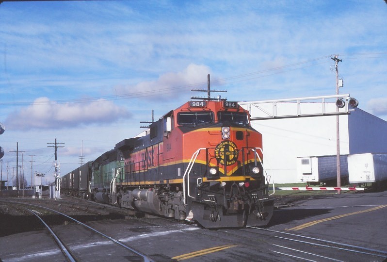 BNSF   984  C44+1   & TRAIN @ VANCOUVER, WA 1998 35MM SLIDE