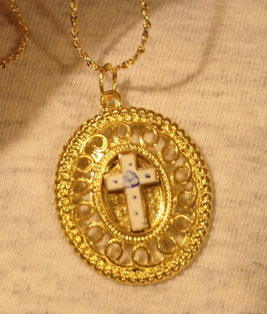Lovely Swirl Rim Goldtone Blue White Rose Guilloche Cross Oval Pendant Necklace
