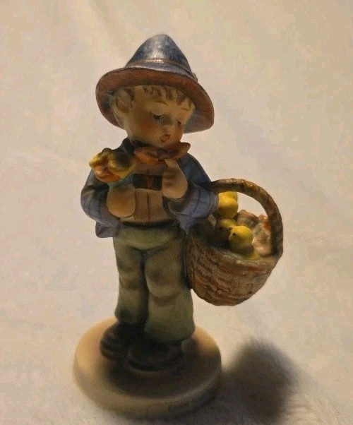 Hummel Goebel Figurine Easter Greetings 378 TMK6 5\