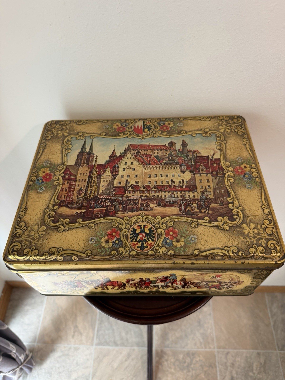 Vintage German E. Otto Schmidt Nürnberg Lebkuchen Gingerbread Tin Chest Medieval