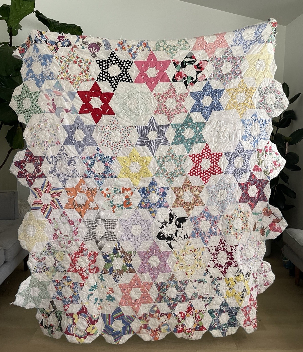 Vintage Hand Tied Star Patchwork Quilt 64x70 Feedsack Style Scalloped Cottage