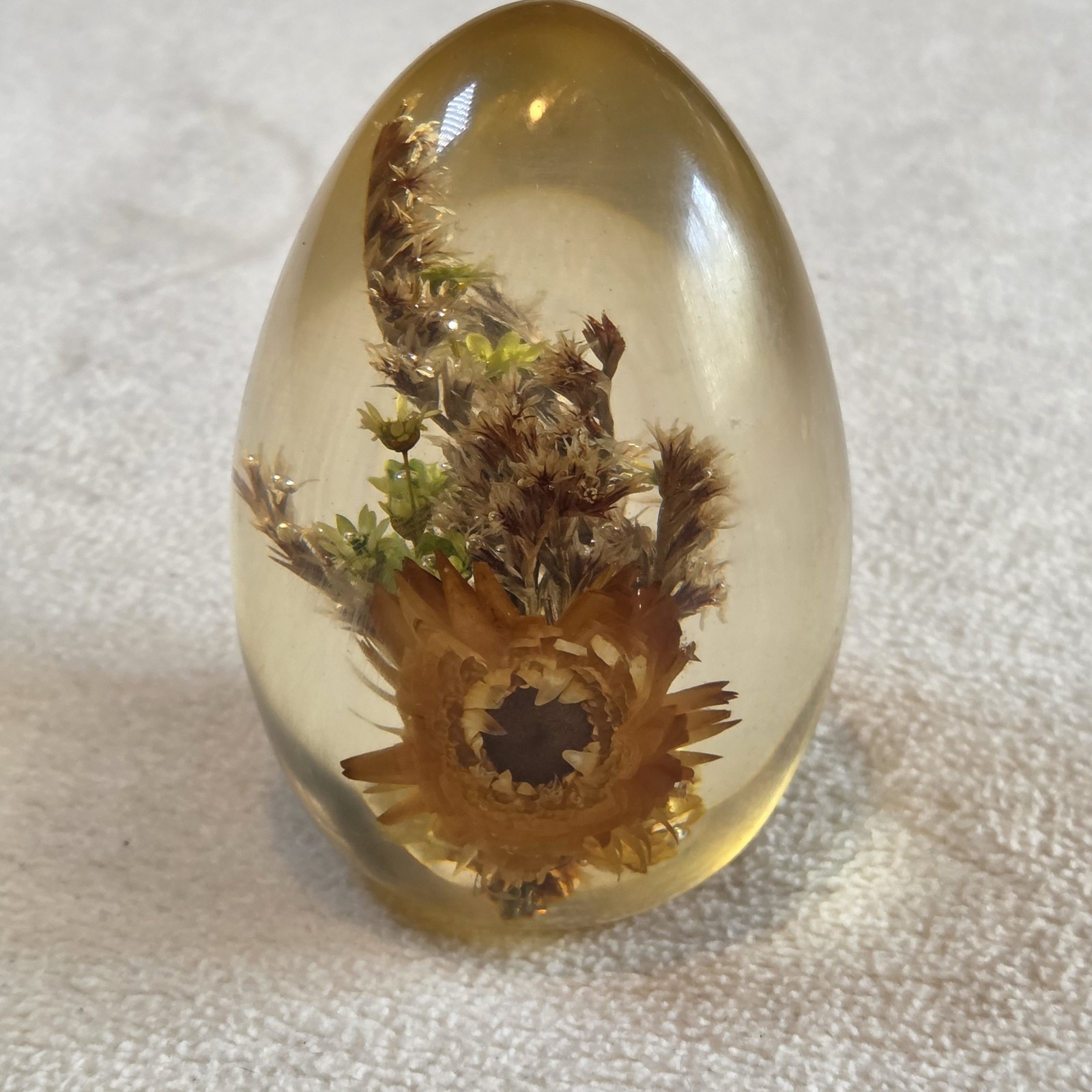 Vintage 70\'s Clear Resin Florals Lucite Egg Paperweight 3 In Vintage 70\'s Clear Resin Florals Lucite Egg Paperweight 3 In