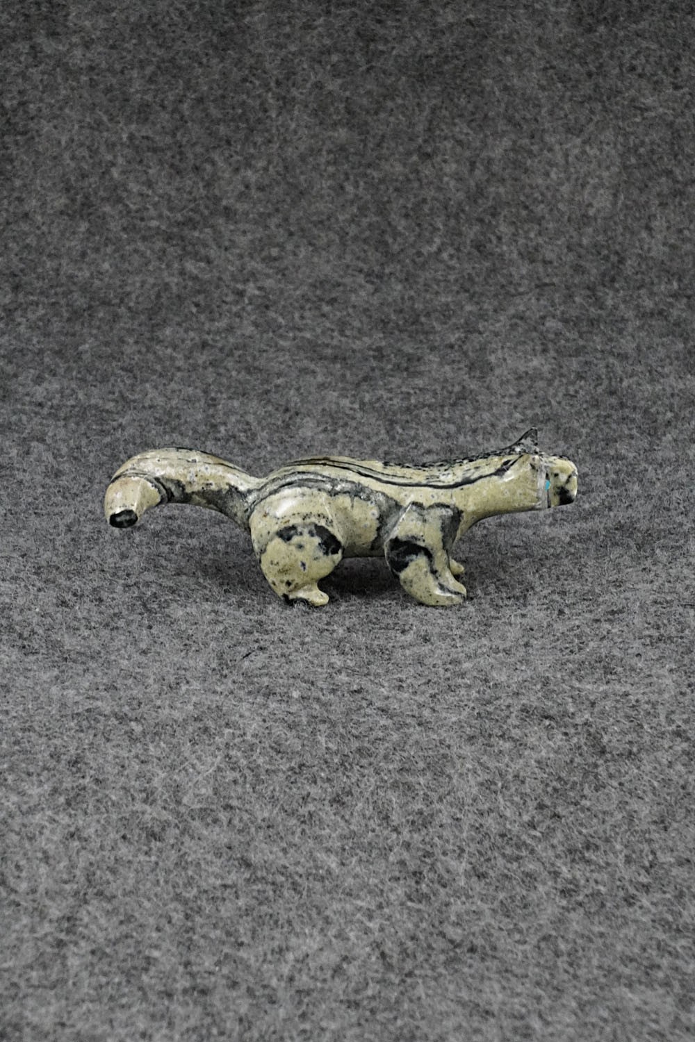 Mountain Lion Zuni Fetish Carving - Rosella Soseeah Mountain Lion Zuni Fetish Carving - Rosella Soseeah