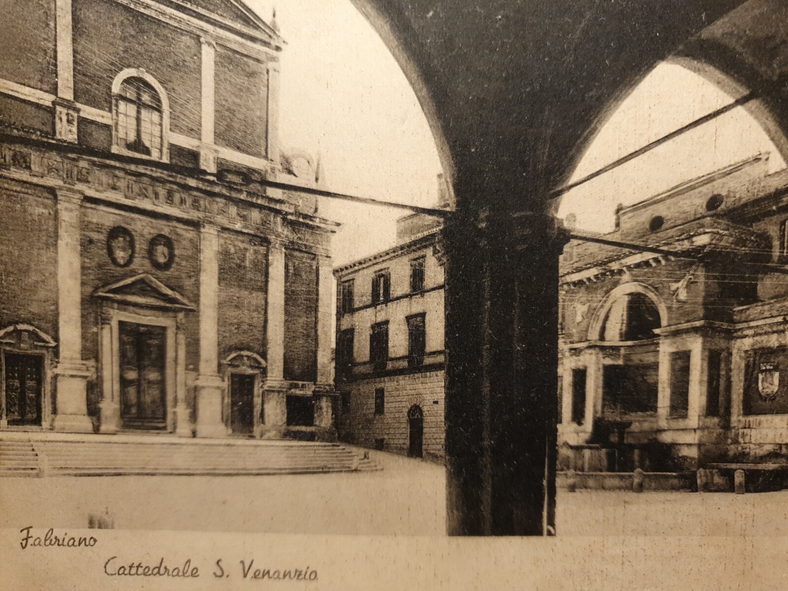 CATHEDRAL S. VENANZIO FABRIANO AN POSTCARD VG POST CARD BRANDS COLLECTION -A14