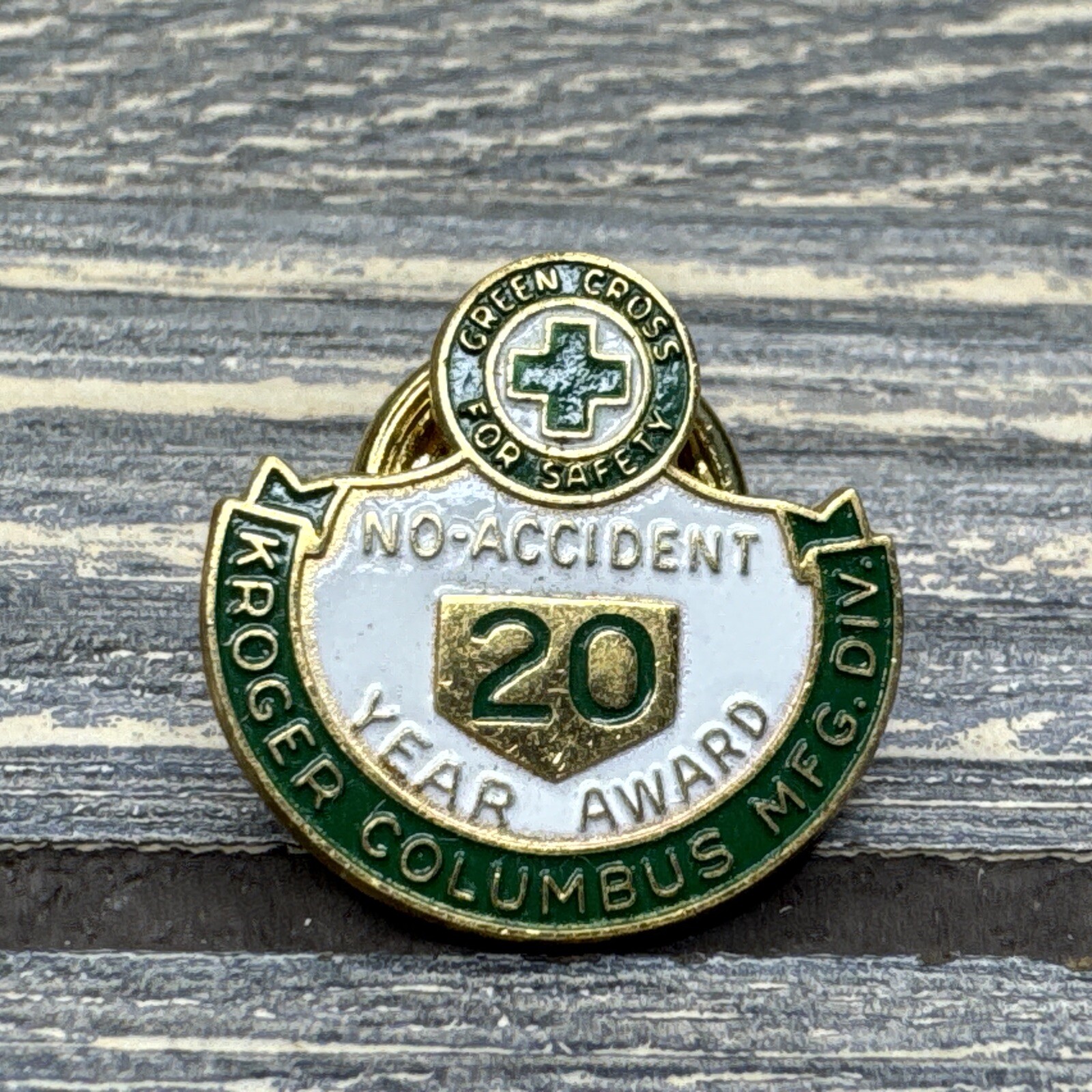Vintage Kroger Columbus Co 20 Year No Accident Award Lapel Pin Green White 0.75”