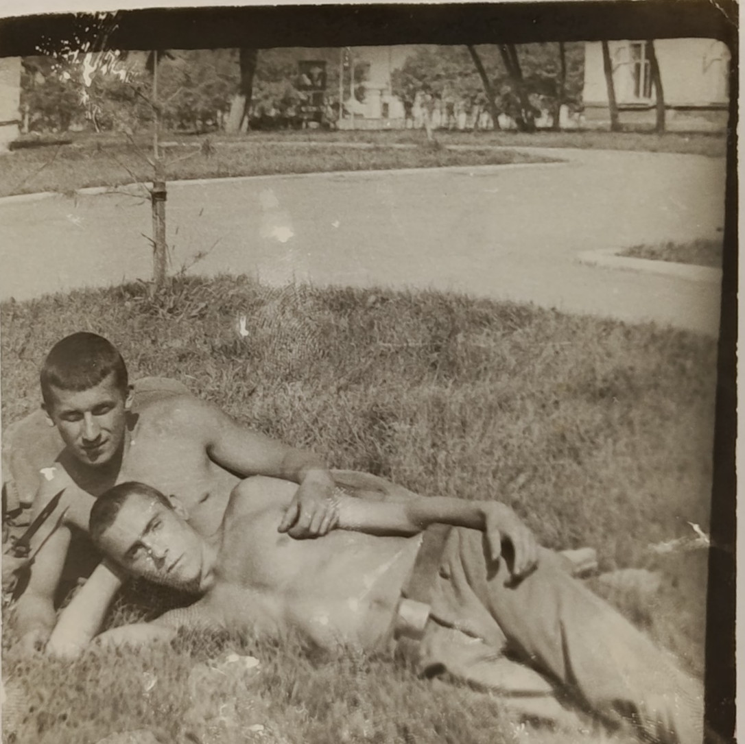 16*PHOTOS - Gays - Men - Vintage photographs of attractive athletes.1920-80s. 16*PHOTOS - Gays - Men - Vintage photographs of attractive athletes.1920-80s.
