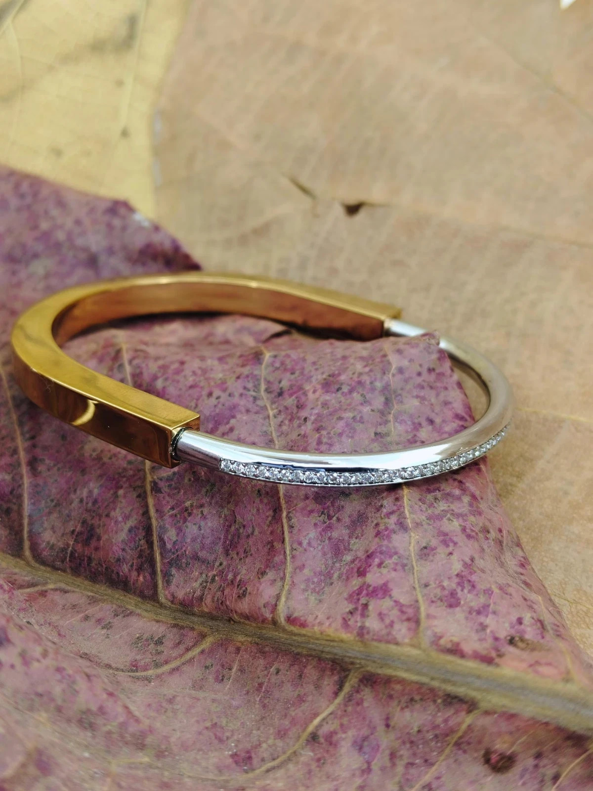 Diamond U-Lock Bangle Bracelet Modern Size 7.5\