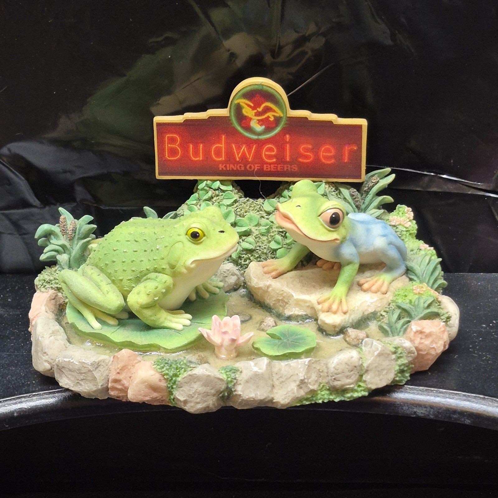 Budweiser - Boy Meet Girl FROGS Figurine 1997 BUD-WEIS-ER Anheuser-Busch - #4456