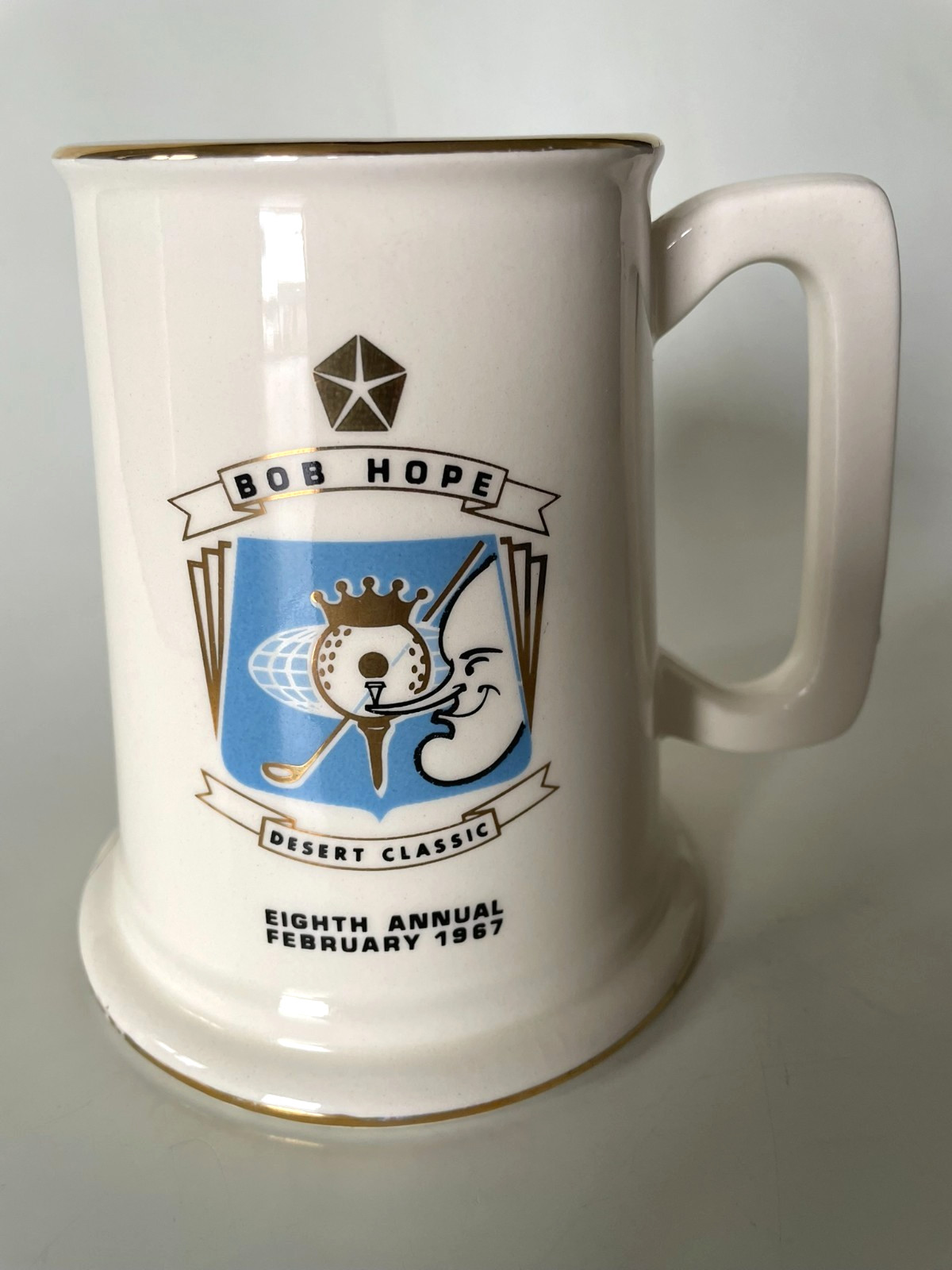 1967 CHRYSLER / BOB HOPE 8th Annual Desert Classic SOUVENIR CERAMIC MUG VG 