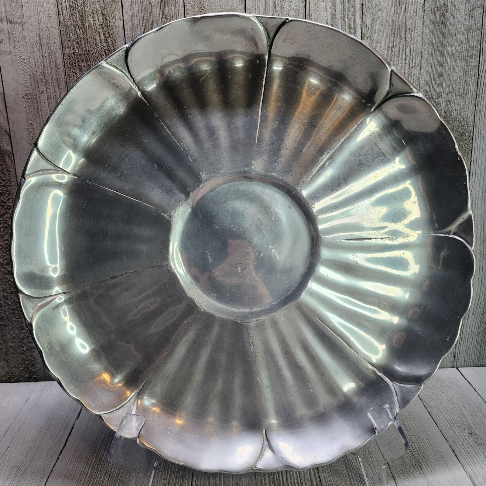 Vintage Pewter Silverplate Serving Bowl Round 12\'\' Scalloped Edge Flower Style