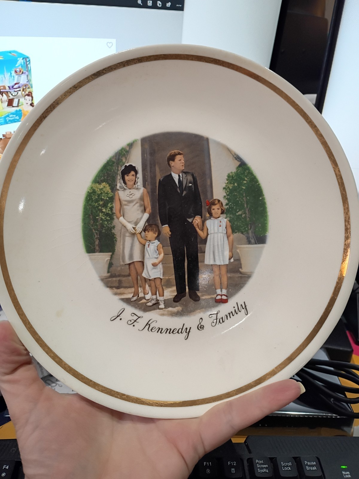 1960s President JFK John Kennedy & Family historical Collector DECOR PLATE 9.25\