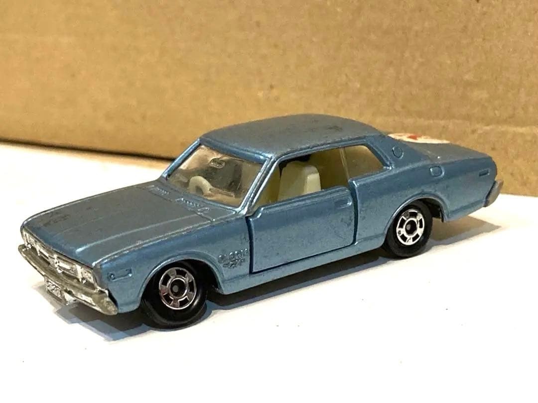 Tomica No.85 Nissan Gloria 2000GX Made in Japan