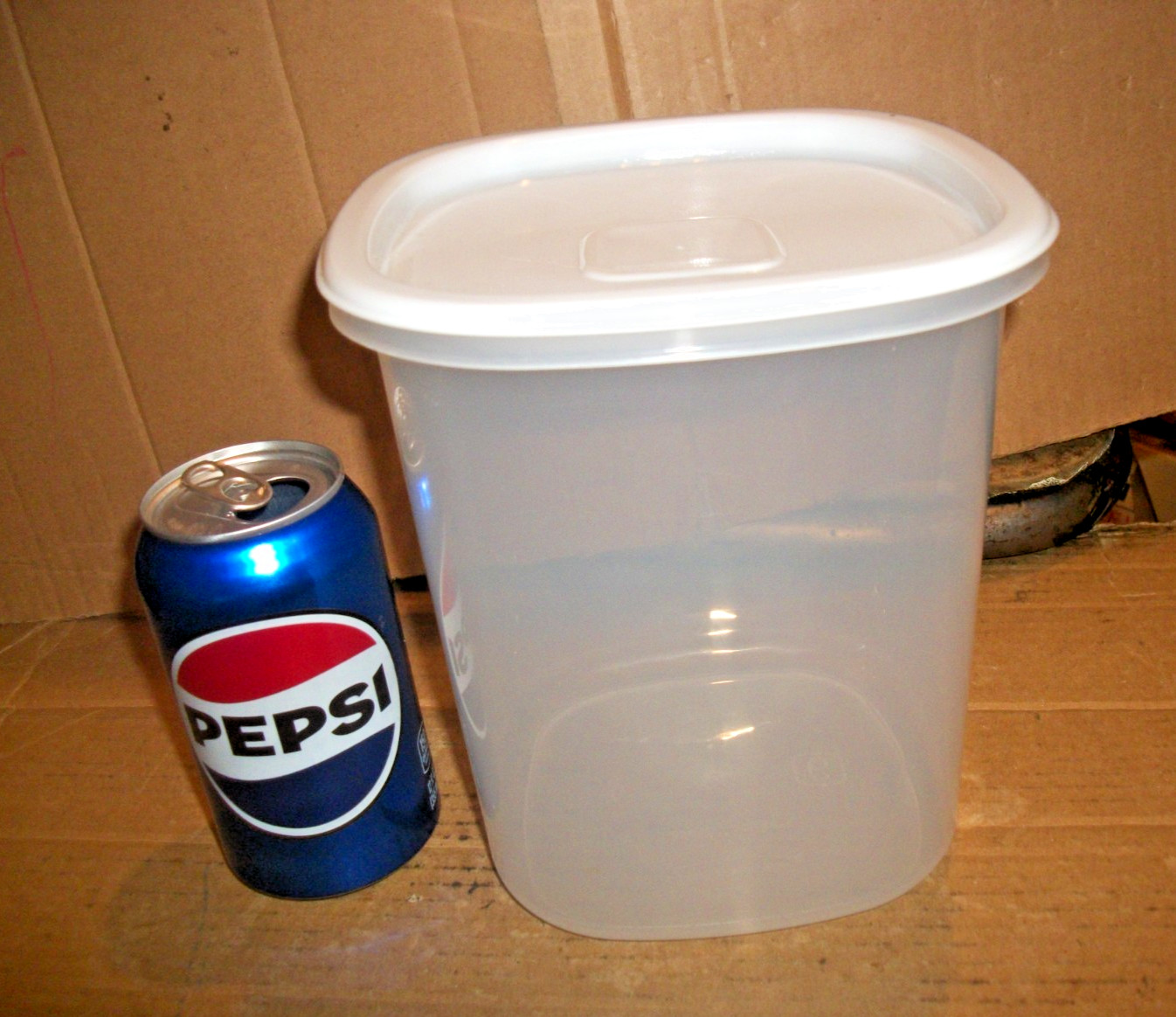 Vintage Rubbermaid 3 Qt/12 Cup #6 Servin Saver Storage Canister/Container-White