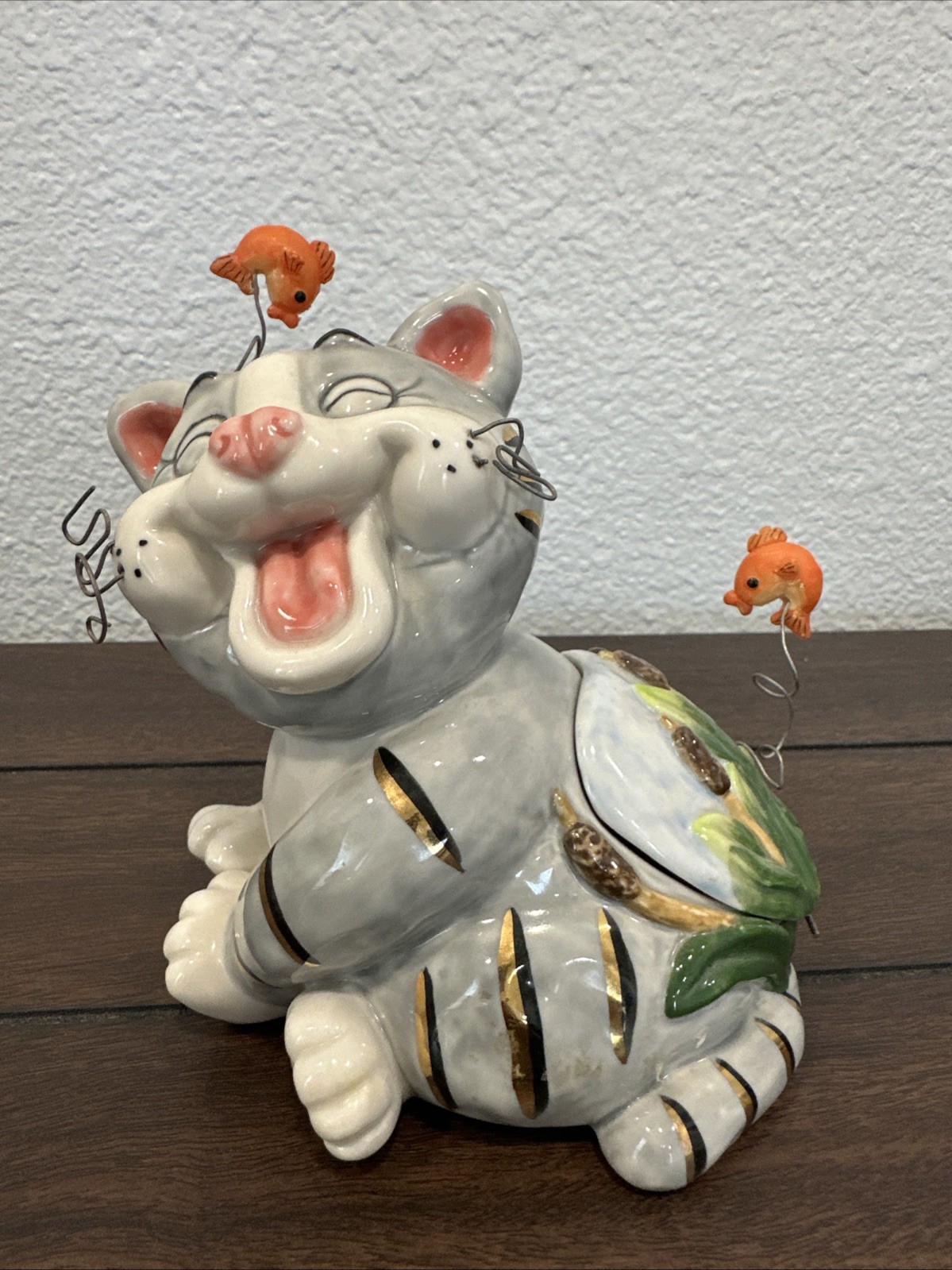 Vtg Kitschy Ceramic Cat Trinket Box Figurine Wide Open Mouth Grey Striped Fish