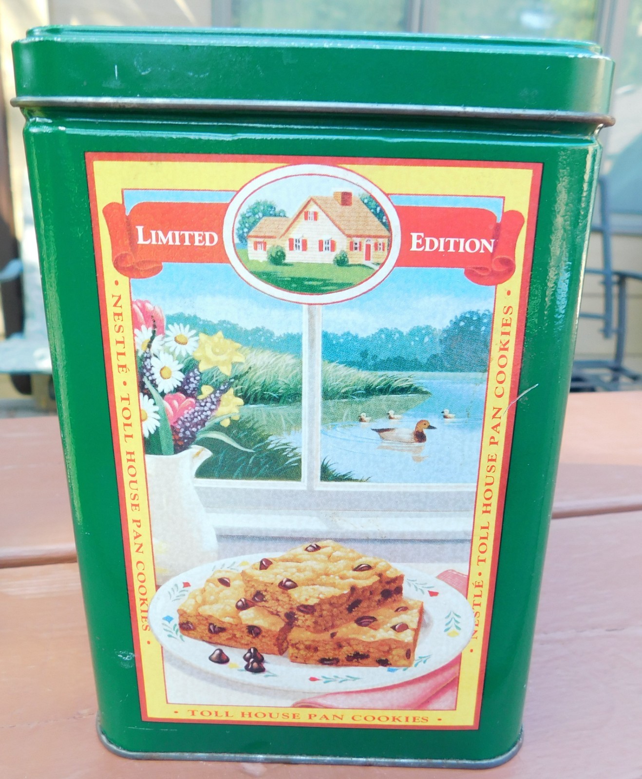 NESTLE TOLL HOUSE CHOCOLATE CHIP MORSELS GREEN 6 1/2\