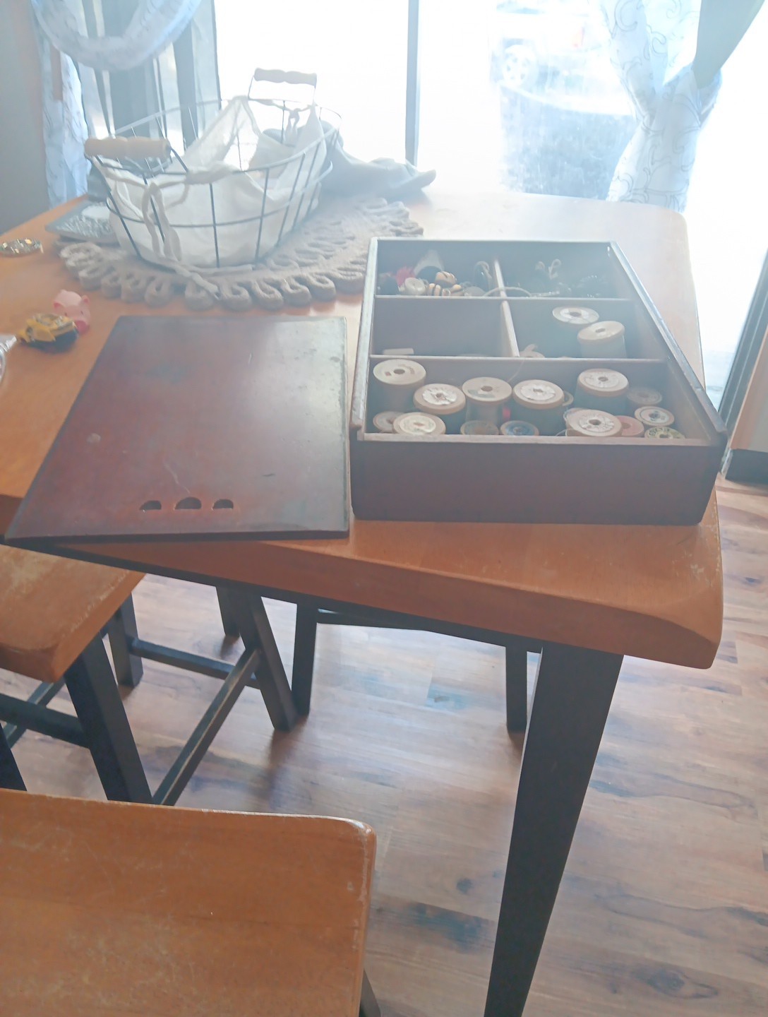 Rare Vintage Sewing Set Many Spools And Much More Good Condition