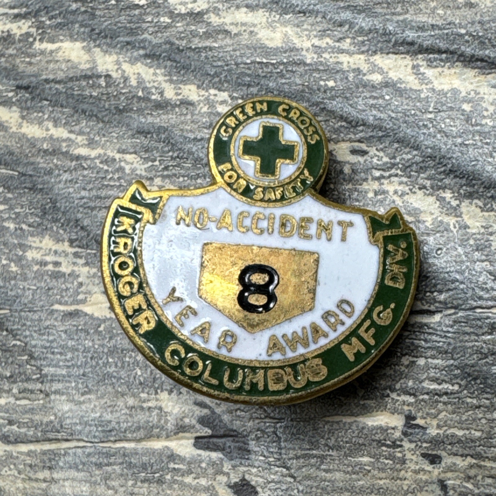 Vintage Kroger Columbus Co 8 Year No Accident Award Lapel Pin Green White 0.75”