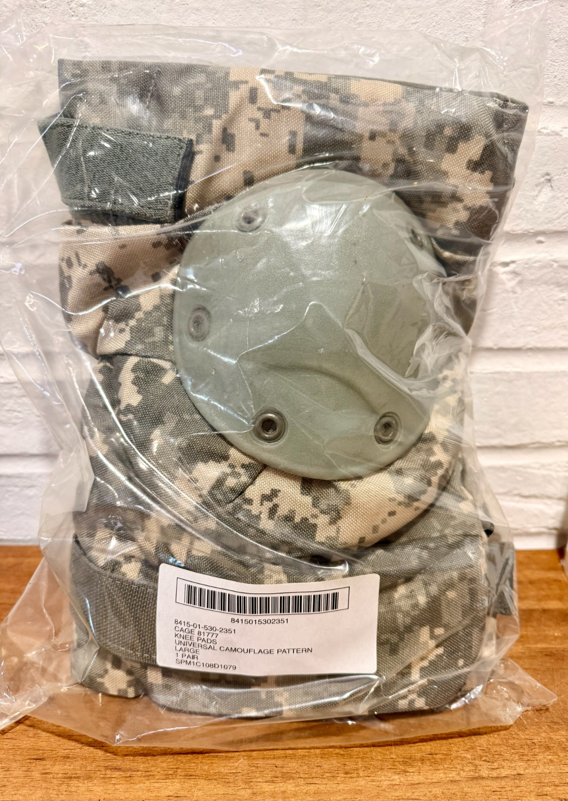 USGI Military Tactical Combat Knee Pads Pair, ACU Pattern, RFI Issue, Large NEW USGI Military Tactical Combat Knee Pads Pair, ACU Pattern, RFI Issue, Large NEW