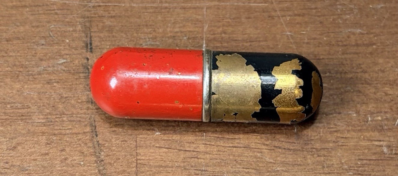 Vintage Small Strikalite Tube Lighter ( USA)