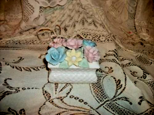 Irice Porcelain Vanity Lamp Flower Basket Cottagecore Japan Vintage Pastel White