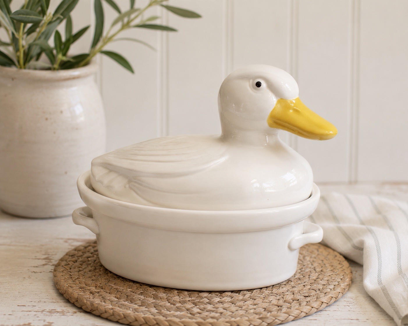 VTG Hall Carbone Goose Duck On Nest Small Covered Casserole Dish White Cottage