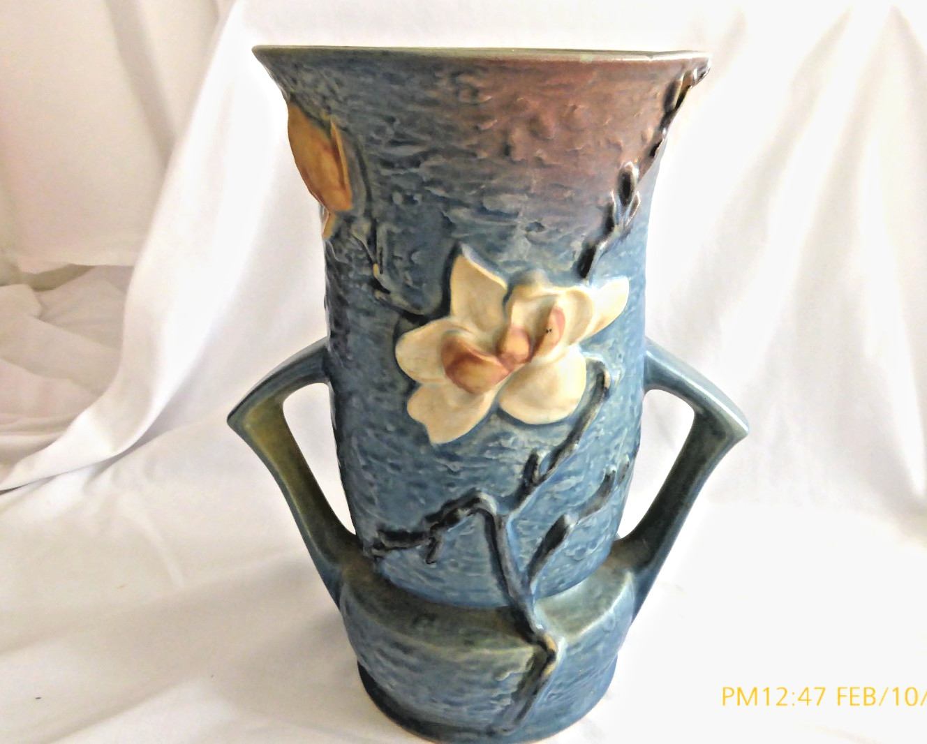 VTG. ROSEVILLE MAGNOLIA Mid-Century 1943 Double Handle Art Pottery Vase 95-10