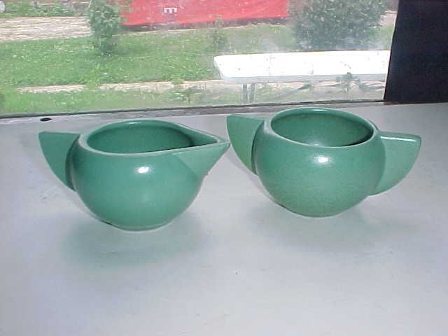 Haeger Pottery Geranium  Green Sugar / Creamer Set Bridge Sized 2-1/4\
