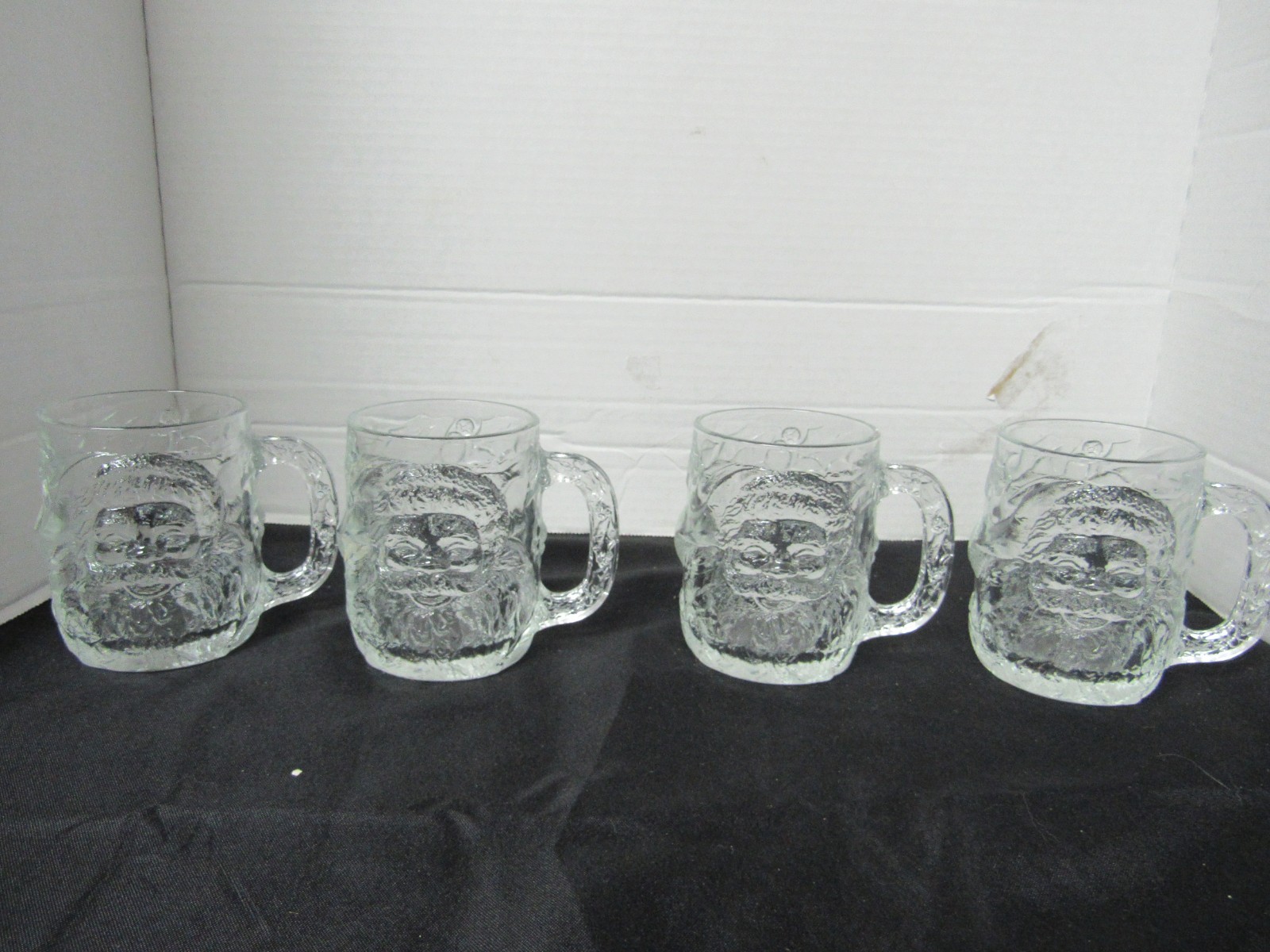 Luminarc Etched Christmas Glasses Santa & Snowman Set Of 4 Luminarc Etched Christmas Glasses Santa & Snowman Set Of 4