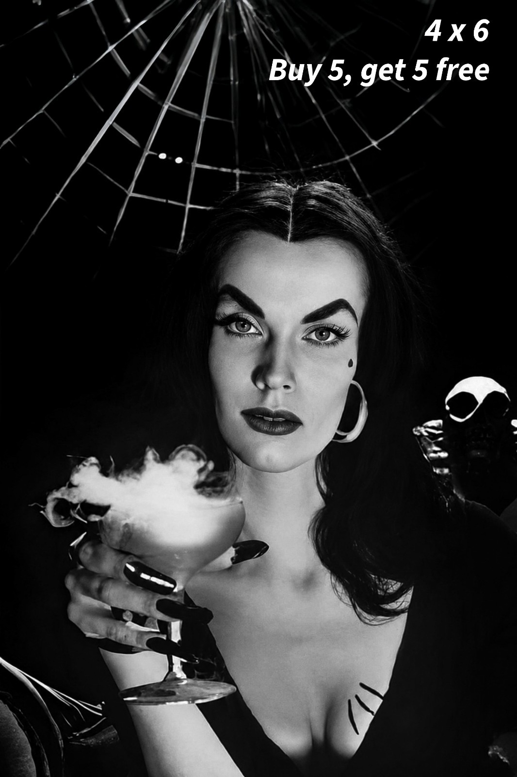 VAMPIRA - 4x6 Publicity Photo 🟣Classic Horror Hostess Glamour Portrait