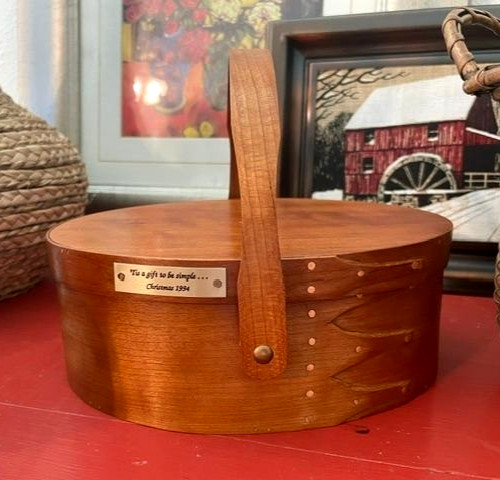 Artisan-Made Shaker Box with Lid Lined 5 Finger Swing Handle 8.5 Artisan-Made Shaker Box with Lid Lined 5 Finger Swing Handle 8.5